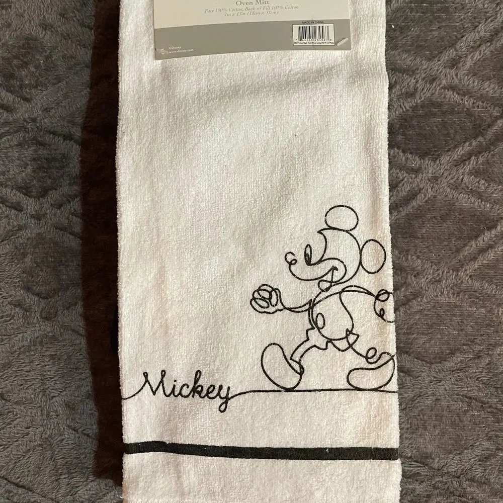 Disney set of Mickey towels, oven mitt & gloves
